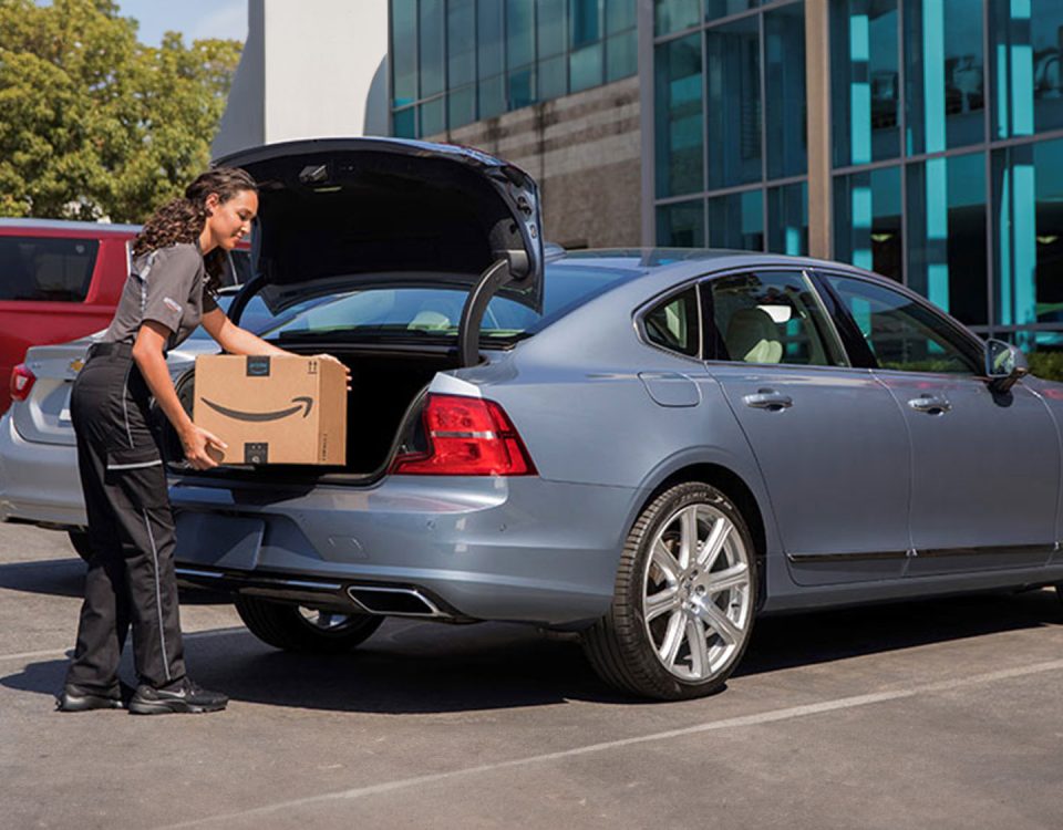 Pakete direkt ins Auto Volvo kooperiert mit Amazon